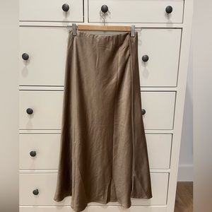 OAK&FORT Satin Midi Skirt